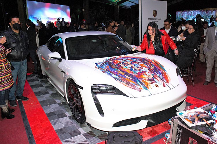 Live painting by the artist Diana Francia – Fast painting - Painting in action